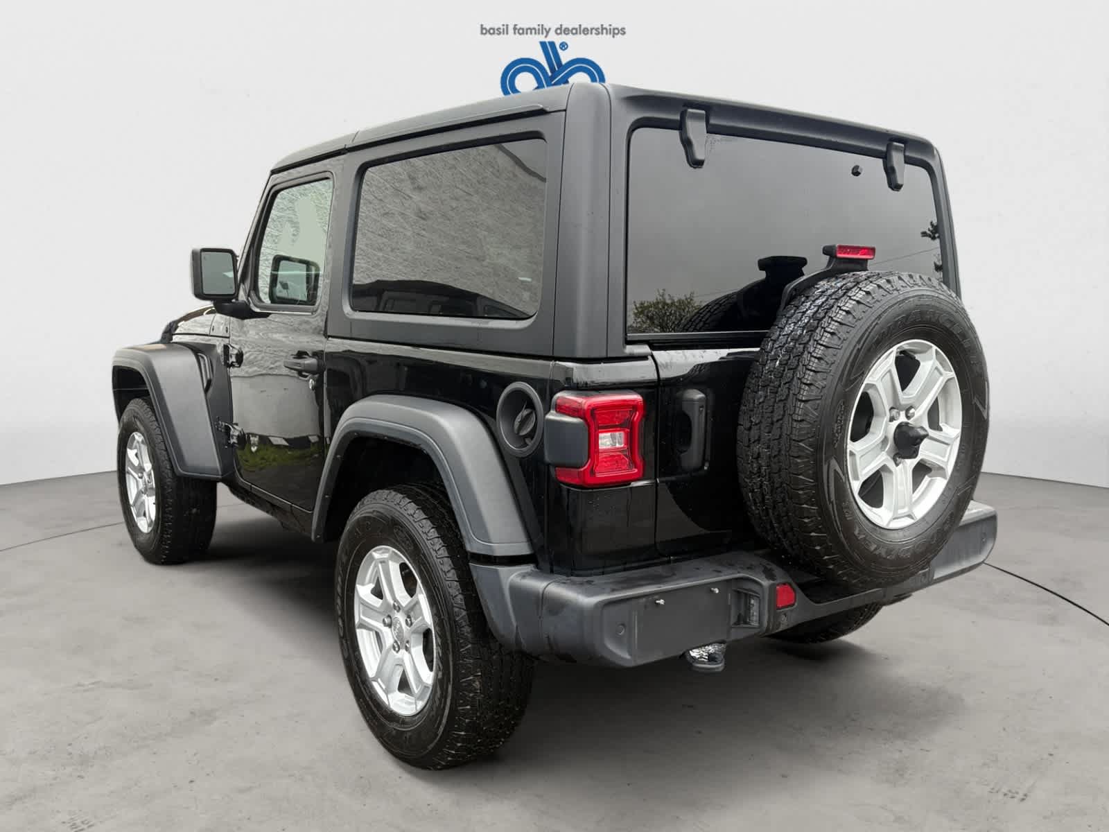 Used 2022 Jeep Wrangler Sport AWD/4WD image 3
