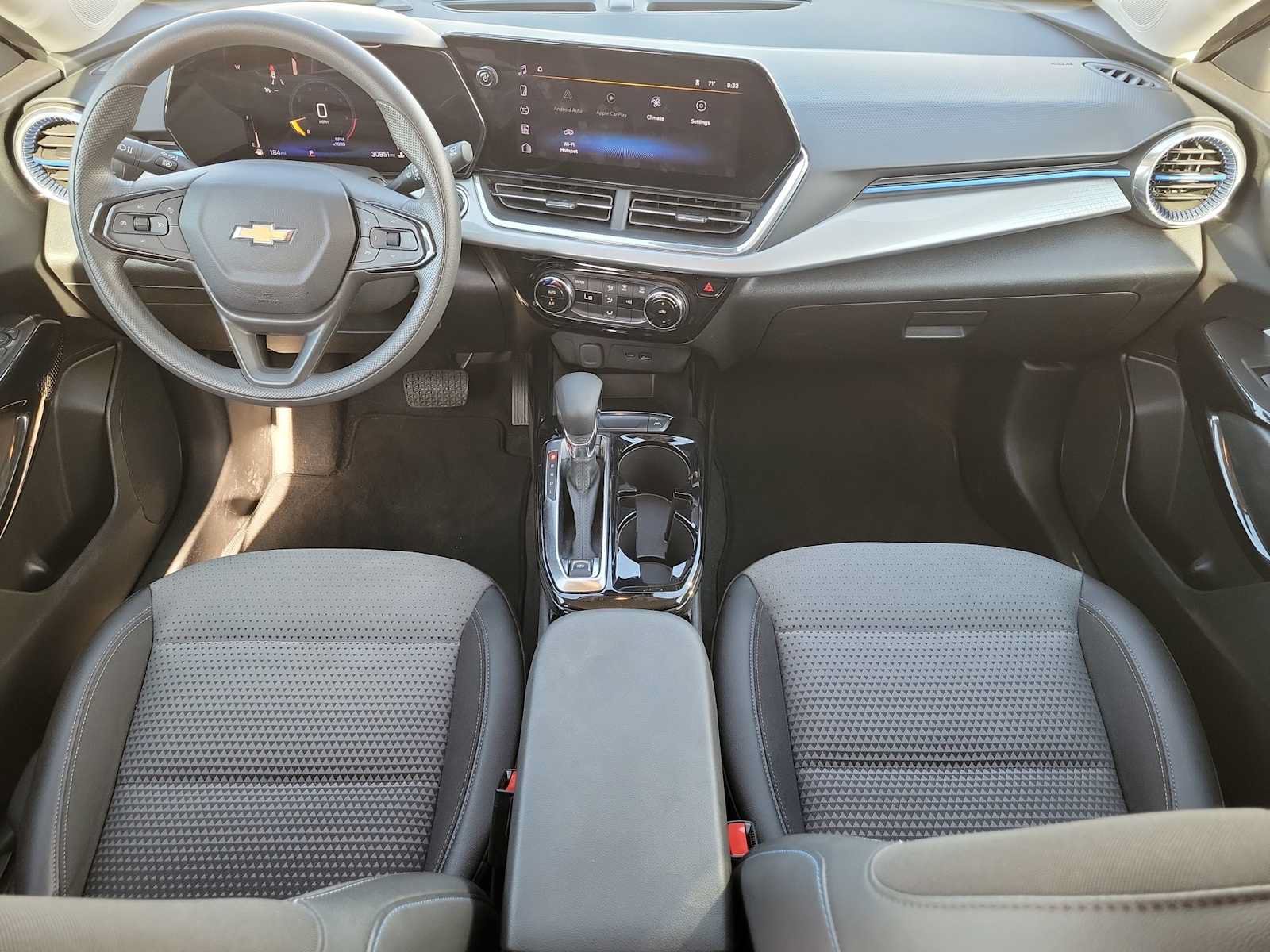 Used 2025 Chevrolet Trax LT FWD image 14