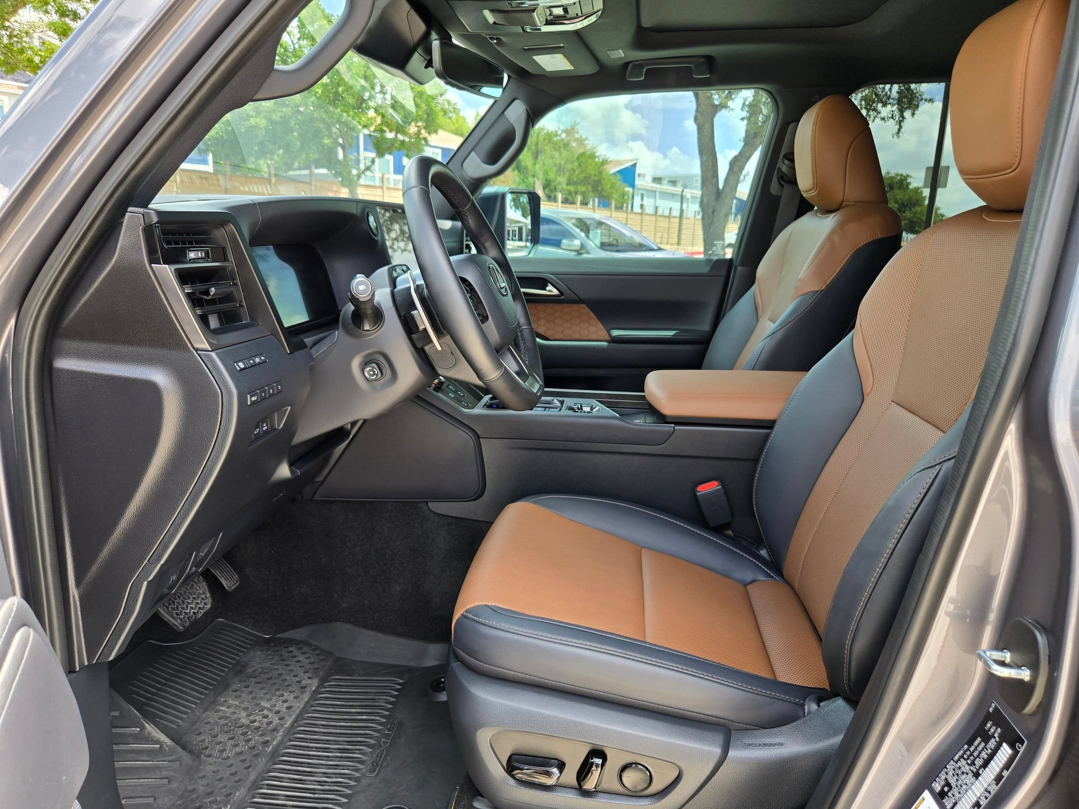Used 2025 Lexus GX 550 w/ Cold Area Package AWD/4WD image 9