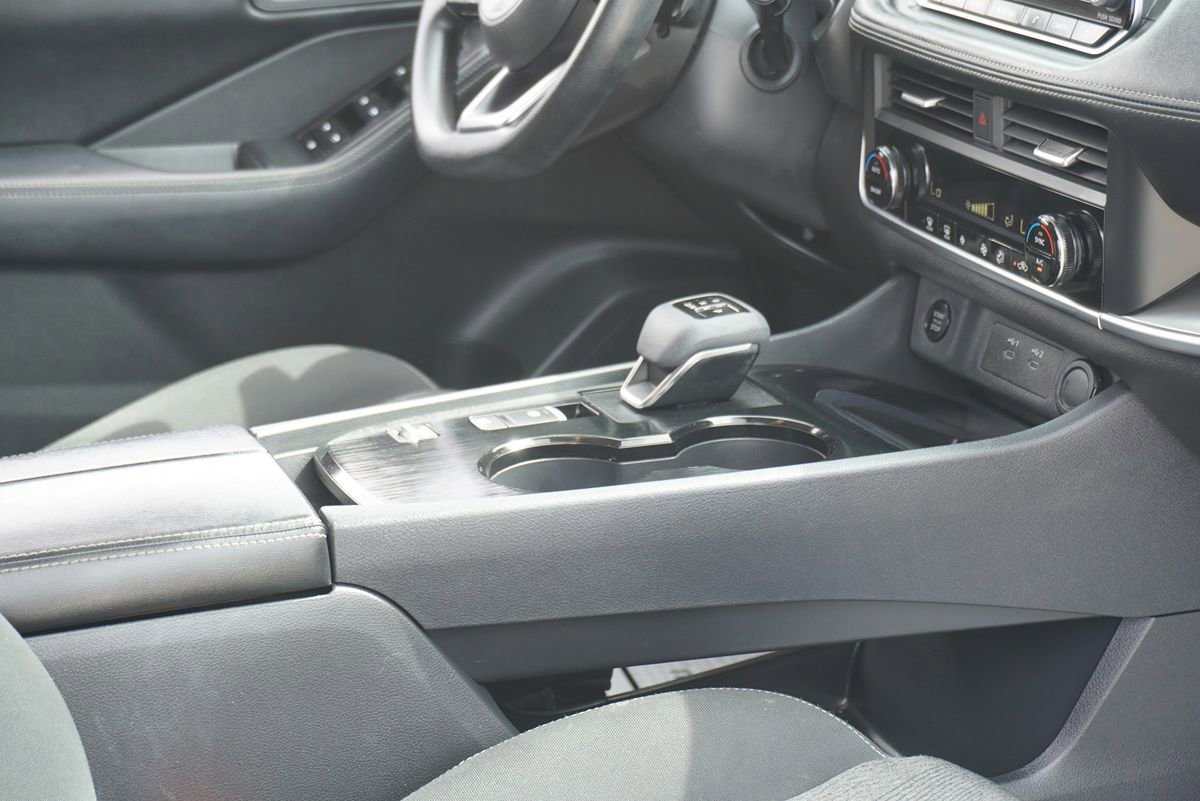 Used 2024 Nissan Rogue SV image 15