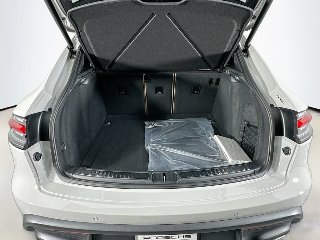 New 2026 Porsche Macan AWD/4WD image 28