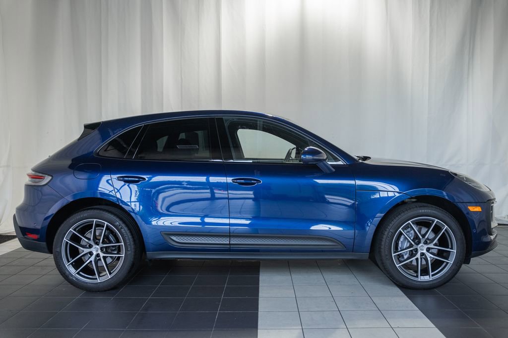 Used 2022 Porsche Macan AWD/4WD image 3
