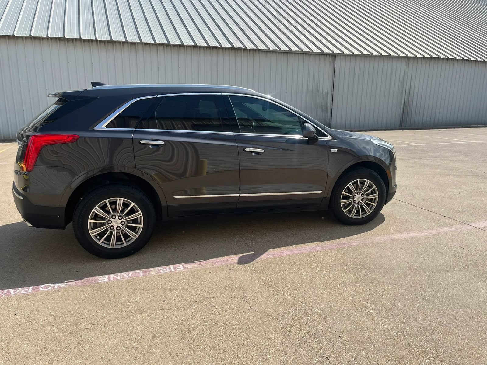 Used 2017 Cadillac XT5 Luxury w/ Driver Awareness Package FWD image 2