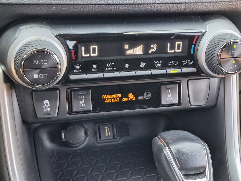 Used 2021 Toyota RAV4 SE w/ Weather & Moonroof Package AWD/4WD image 21