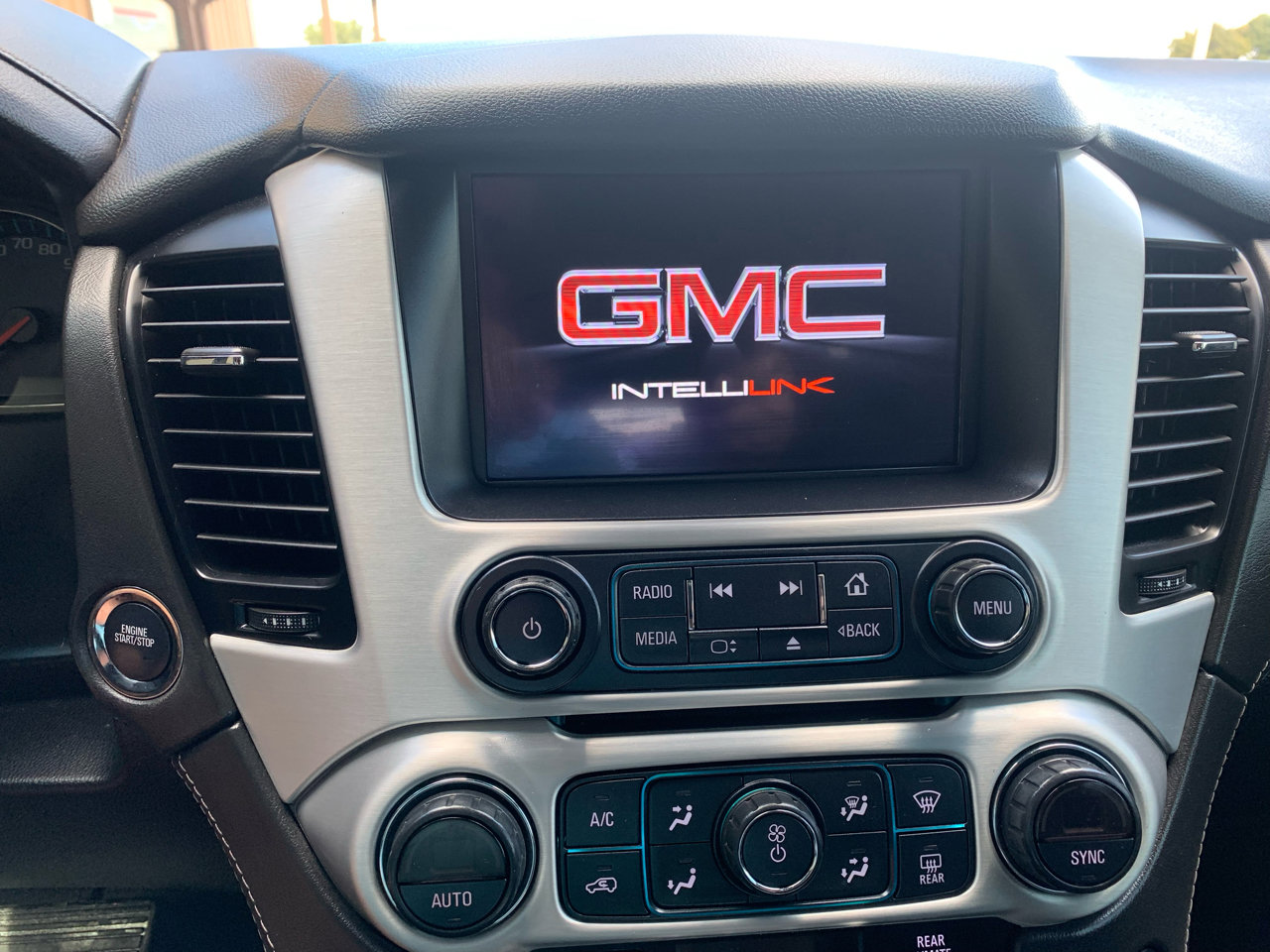 Used 2020 GMC Yukon XL SLT image 29