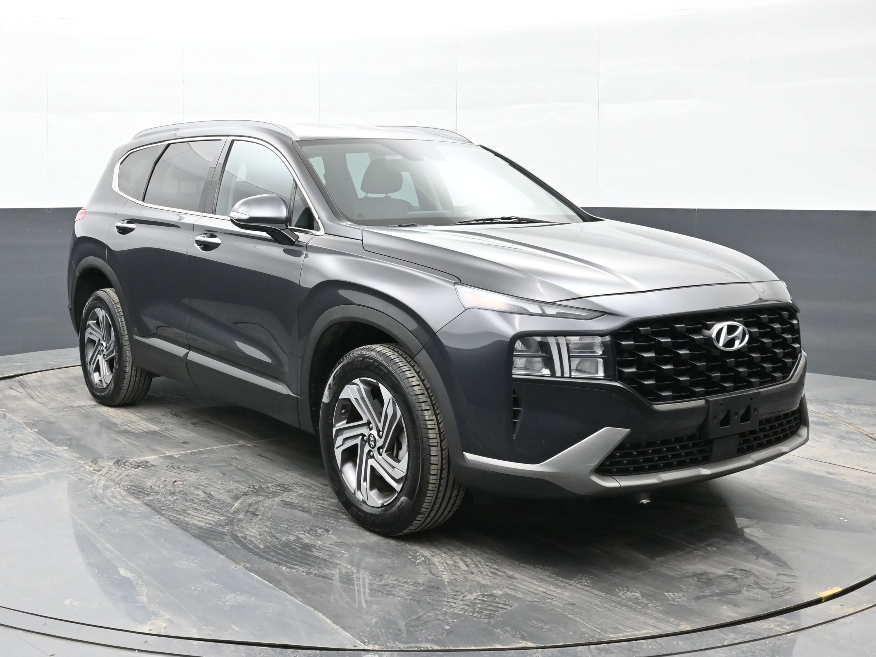 Used 2023 Hyundai Santa Fe SEL image 2