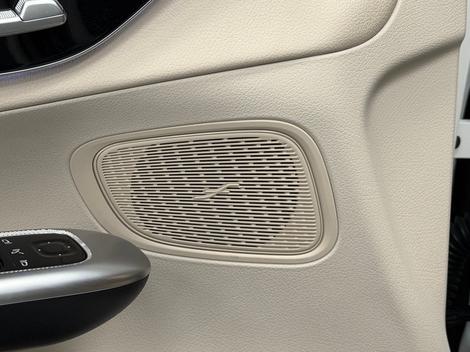 Used 2025 Mercedes-Benz GLC 300 image 22