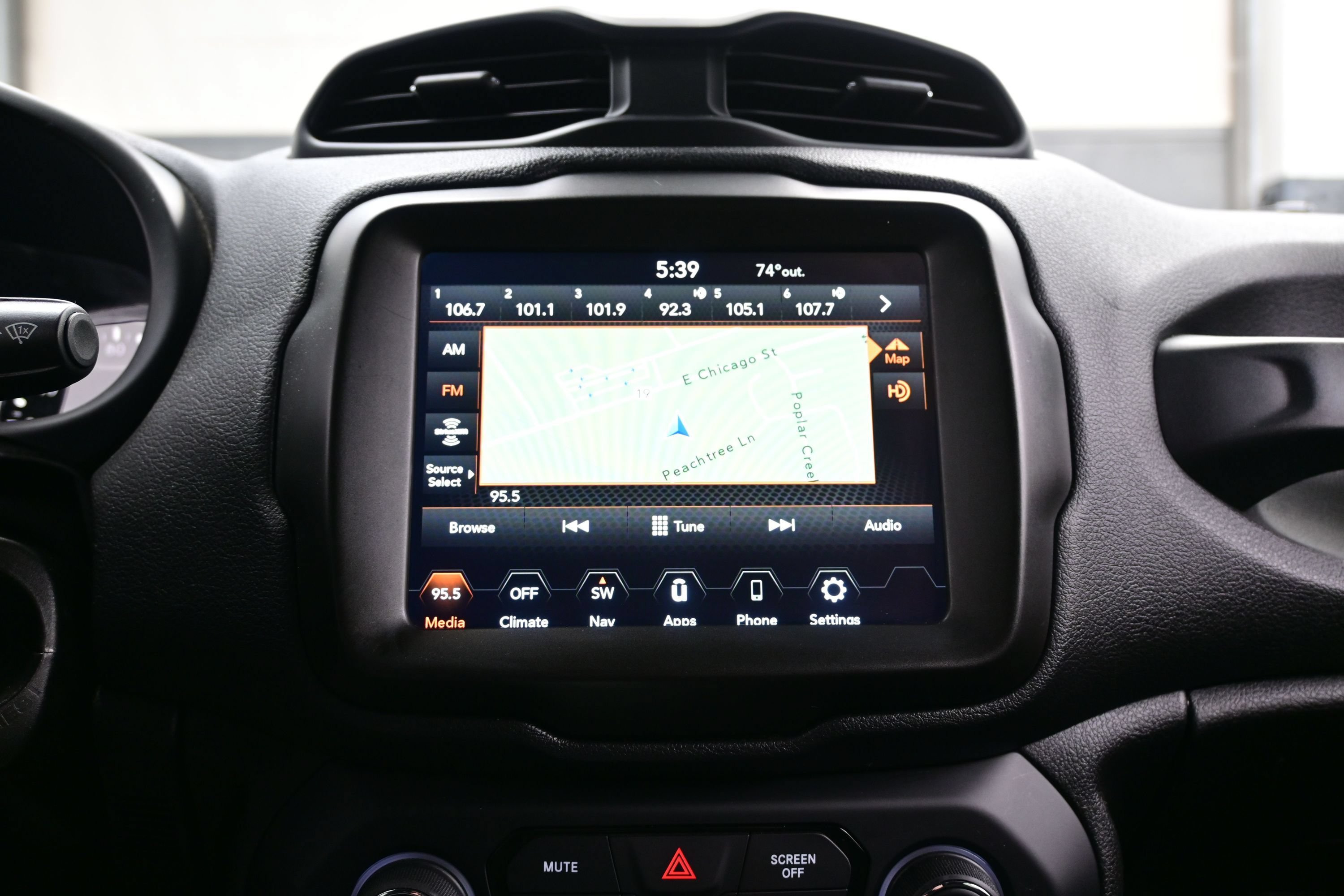 Used 2022 Jeep Renegade Latitude AWD/4WD image 18