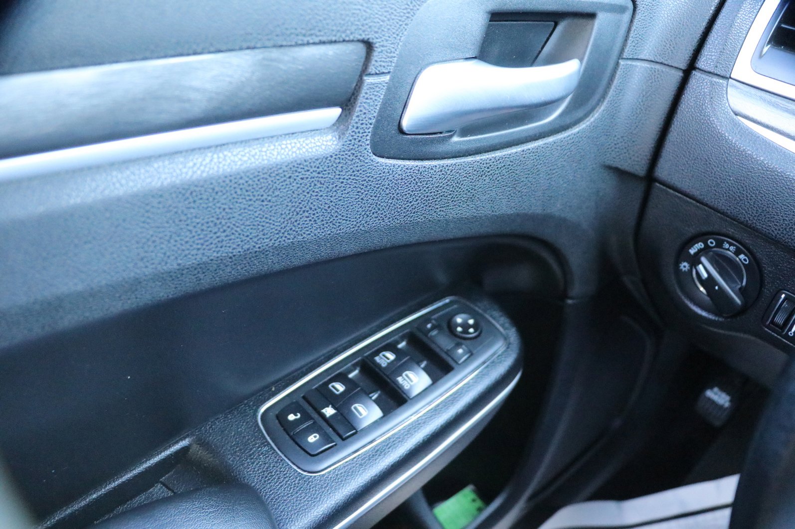 Used 2019 Chrysler 300 Touring w/ Sport Appearance Package RWD image 11