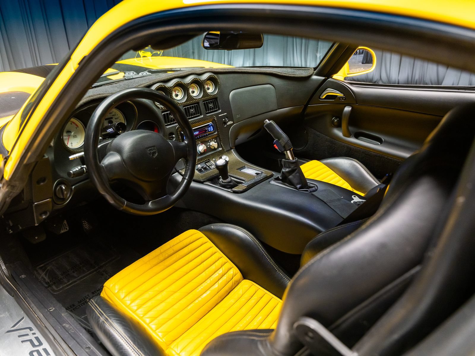 Used 2001 Dodge Viper GTS RWD image 48