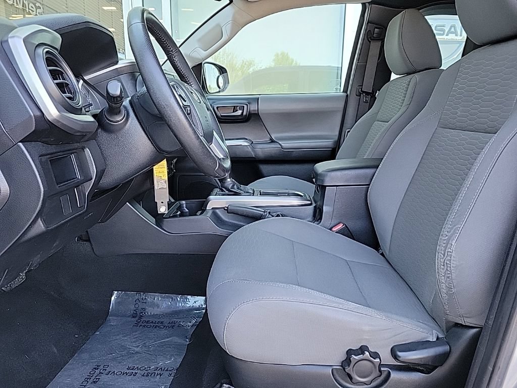 Used 2017 Toyota Tacoma SR5 AWD/4WD image 20