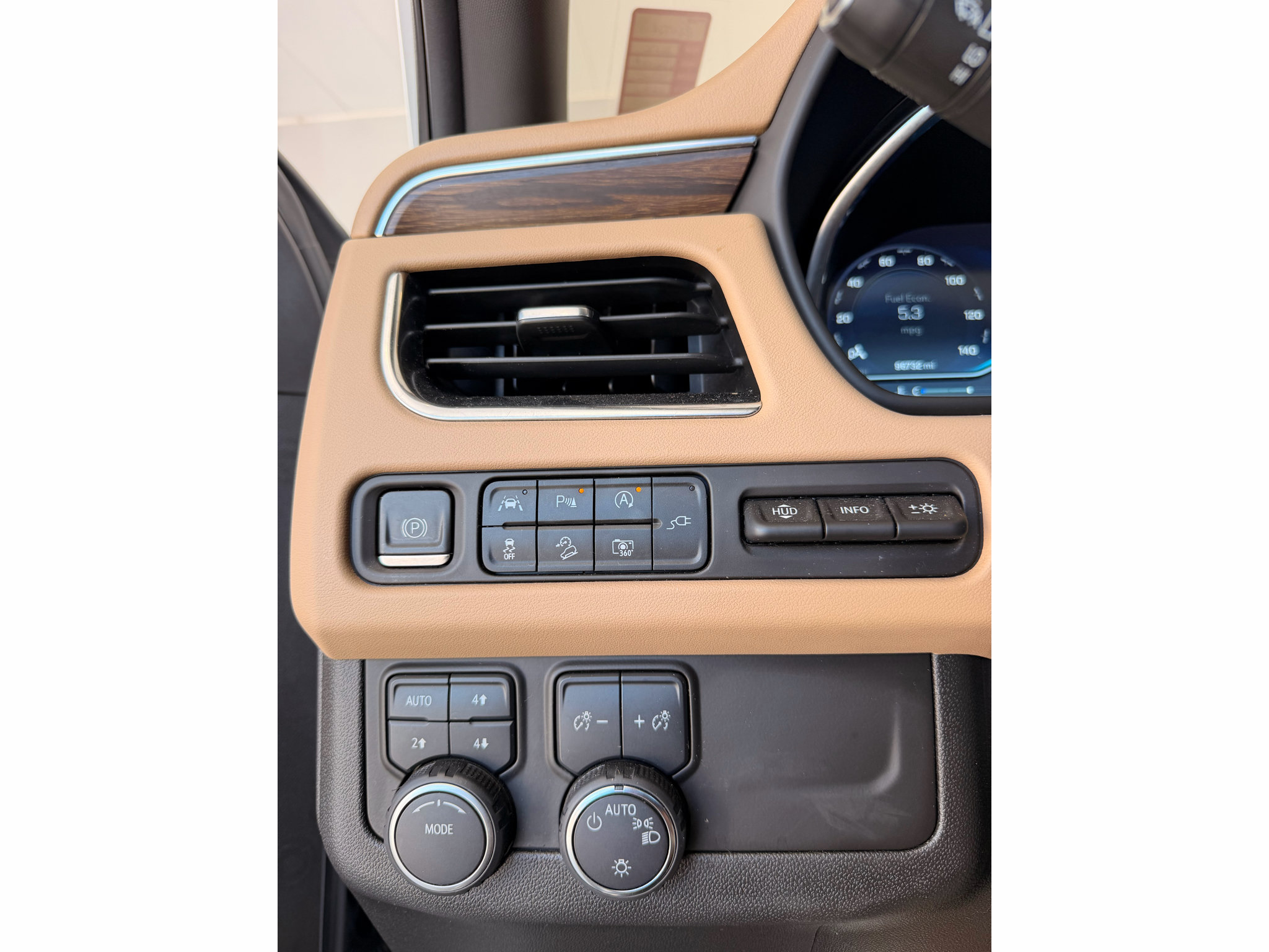 Used 2022 Chevrolet Tahoe Premier AWD/4WD image 8