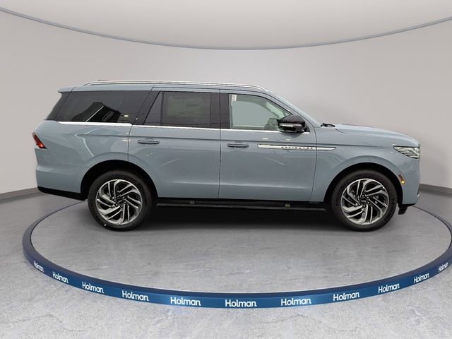 New 2026 Lincoln Navigator Reserve AWD/4WD image 4