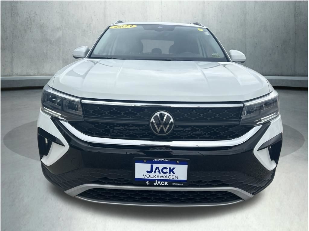 Used 2023 Volkswagen Taos SE w/ Panoramic Sunroof Package AWD/4WD image 11