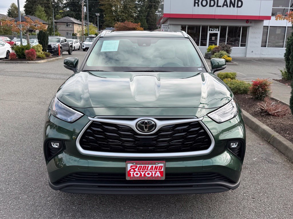 Used 2025 Toyota Highlander XLE AWD/4WD image 5