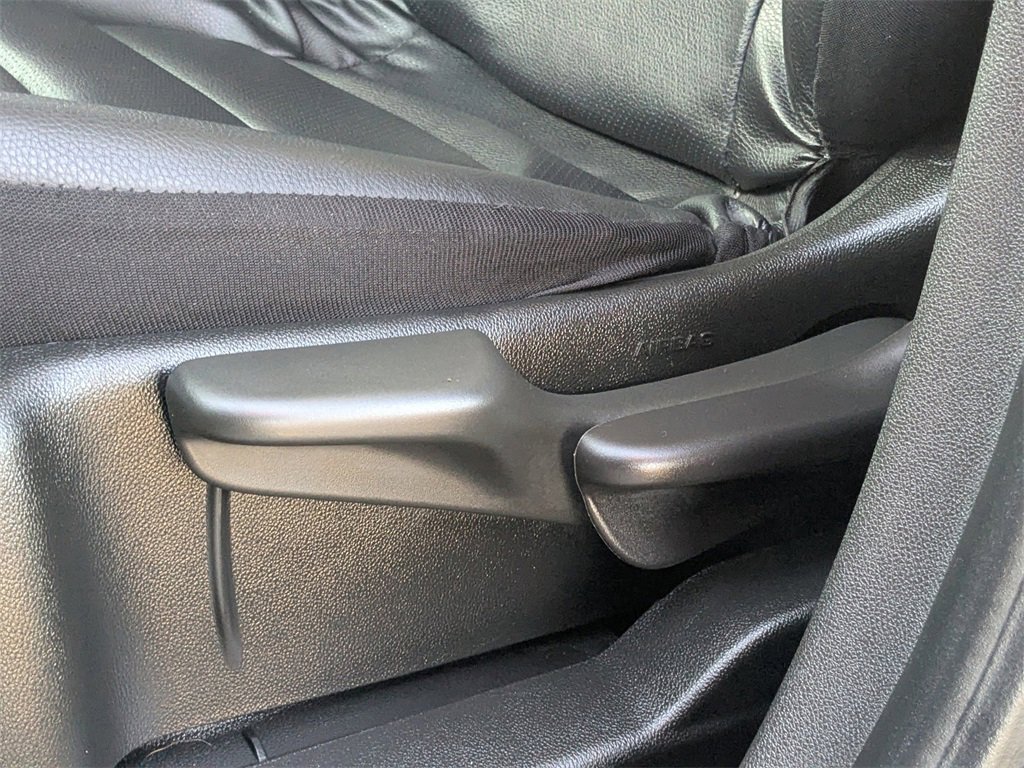 Used 2024 GMC Terrain SLE image 19