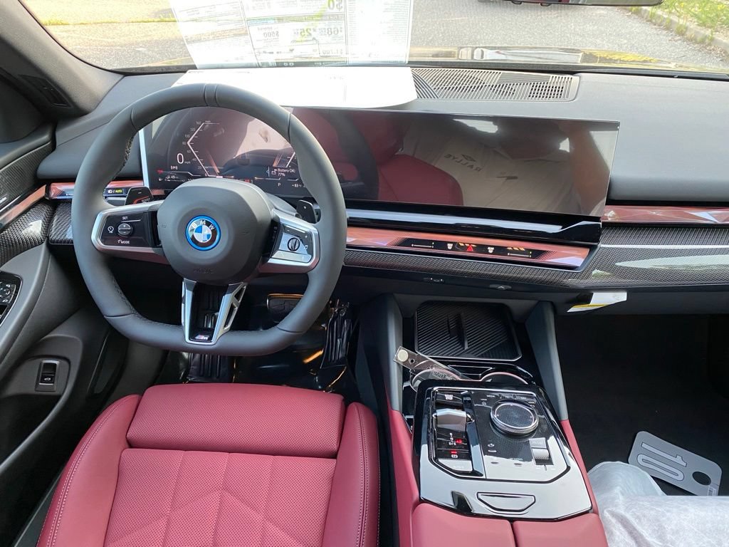New 2027 BMW 550e xDrive w/ Premium Package AWD/4WD image 9
