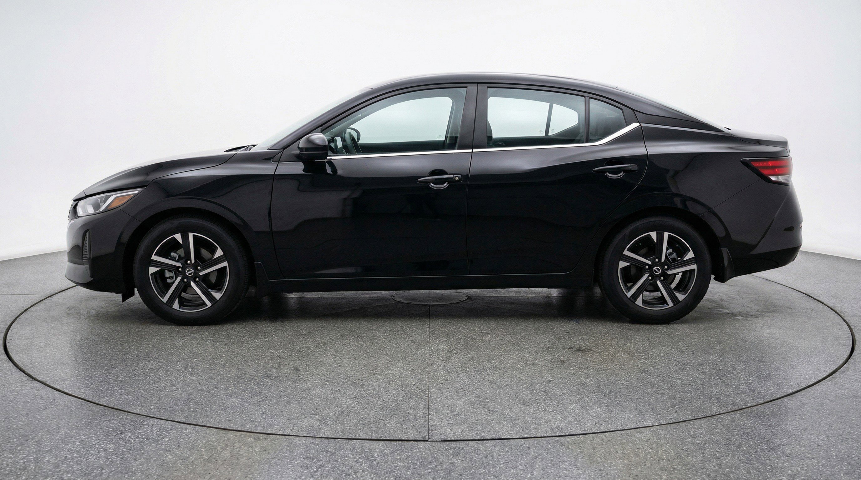 Used 2025 Nissan Sentra SV image 5