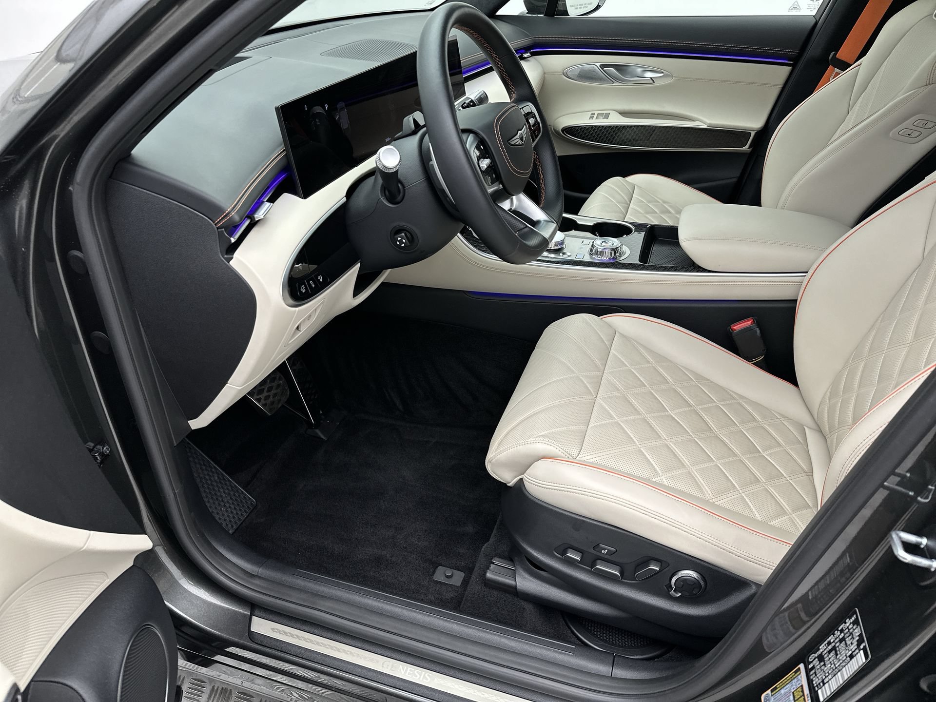 Certified 2026 Genesis GV70 3.5T Sport Prestige AWD/4WD image 11