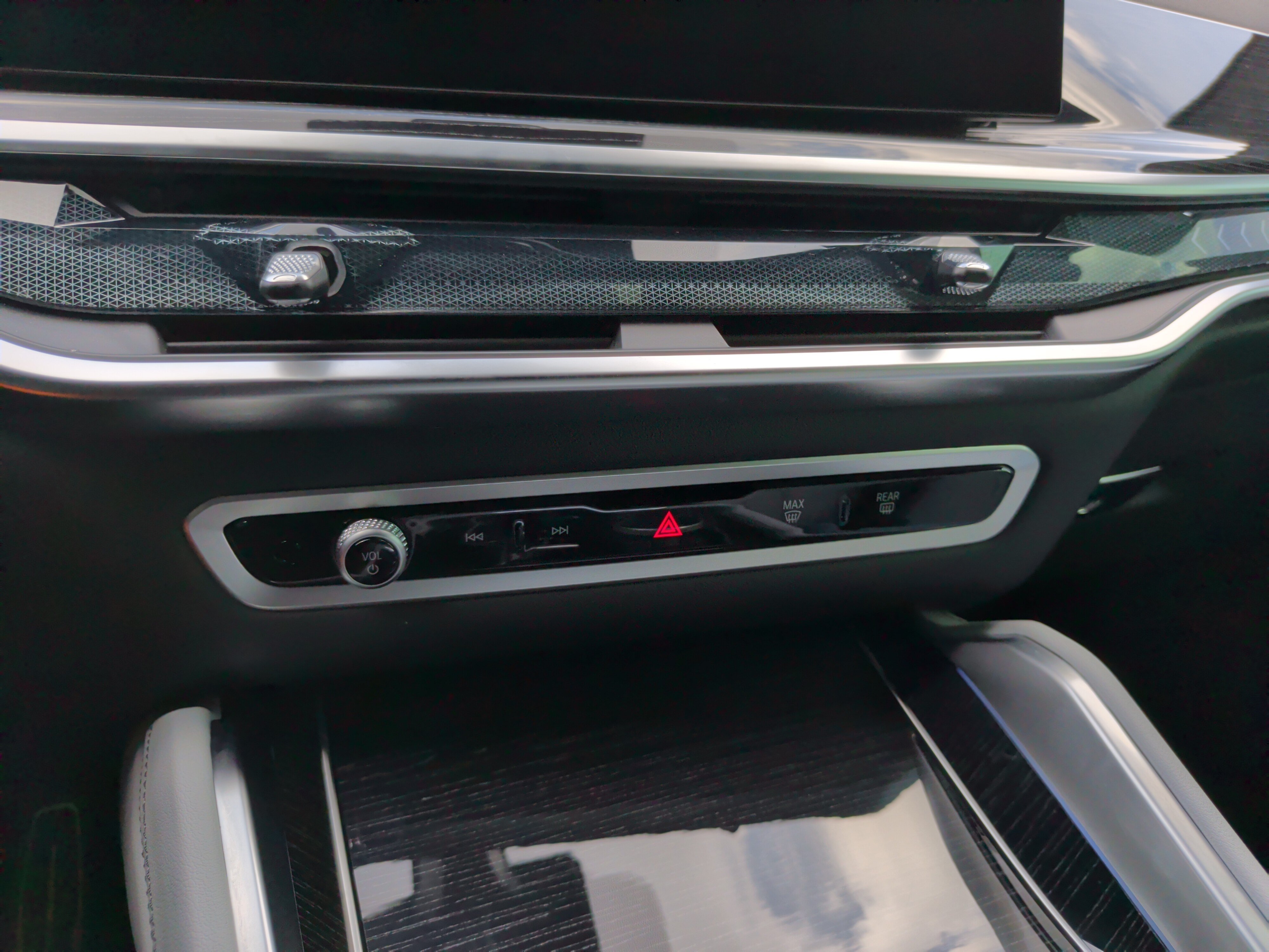 Certified 2026 BMW X6 xDrive40i AWD/4WD image 19
