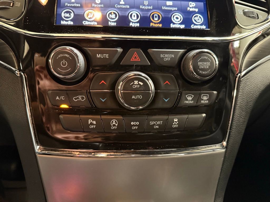 Used 2021 Jeep Grand Cherokee Limited AWD/4WD image 16