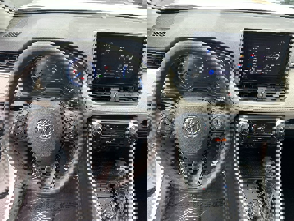 Used 2023 Toyota RAV4 XLE image 6