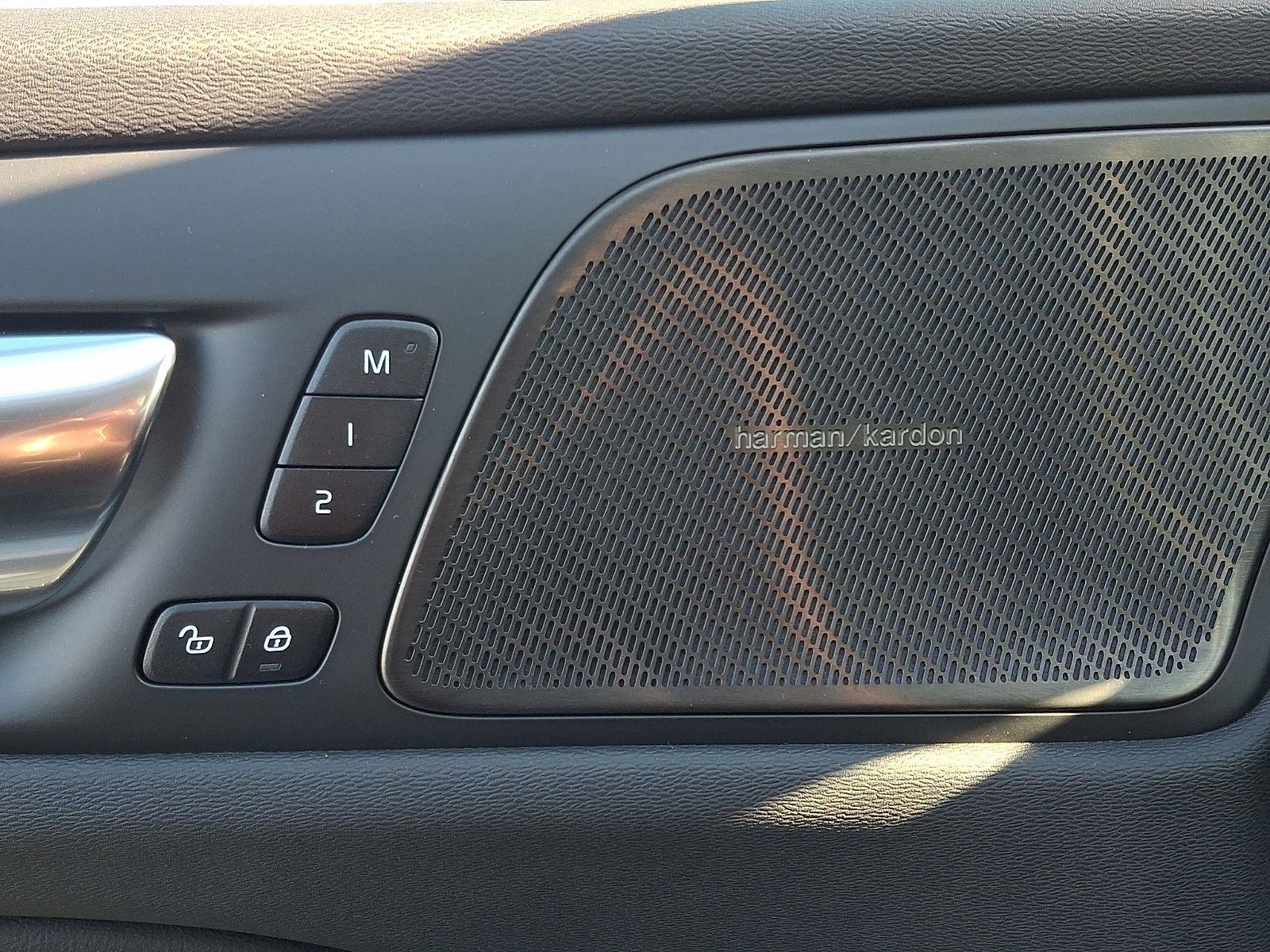 Certified 2025 Volvo V60 B5 Cross Country Ultra image 25