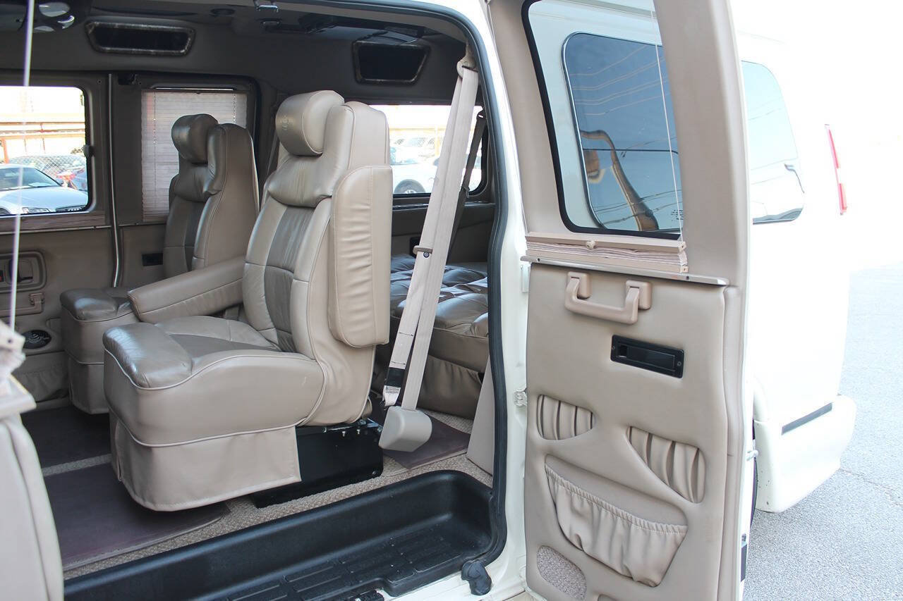 Used 2006 Chevrolet Express 1500 RWD image 25
