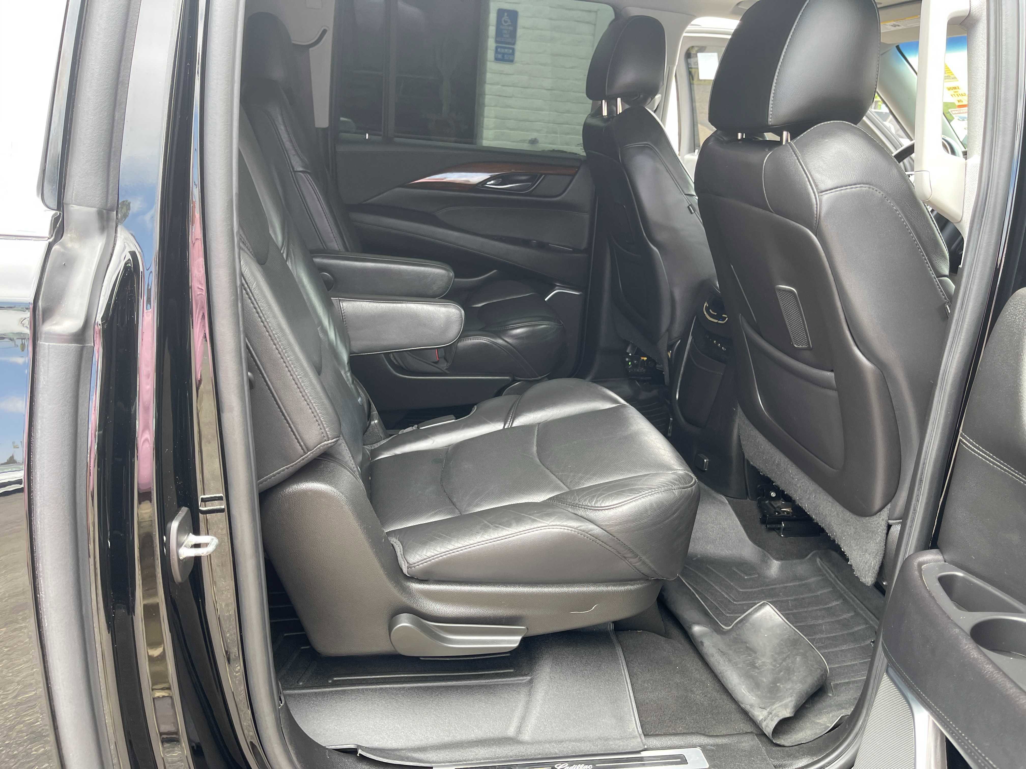 Used 2018 Cadillac Escalade ESV Premium Luxury AWD/4WD image 18