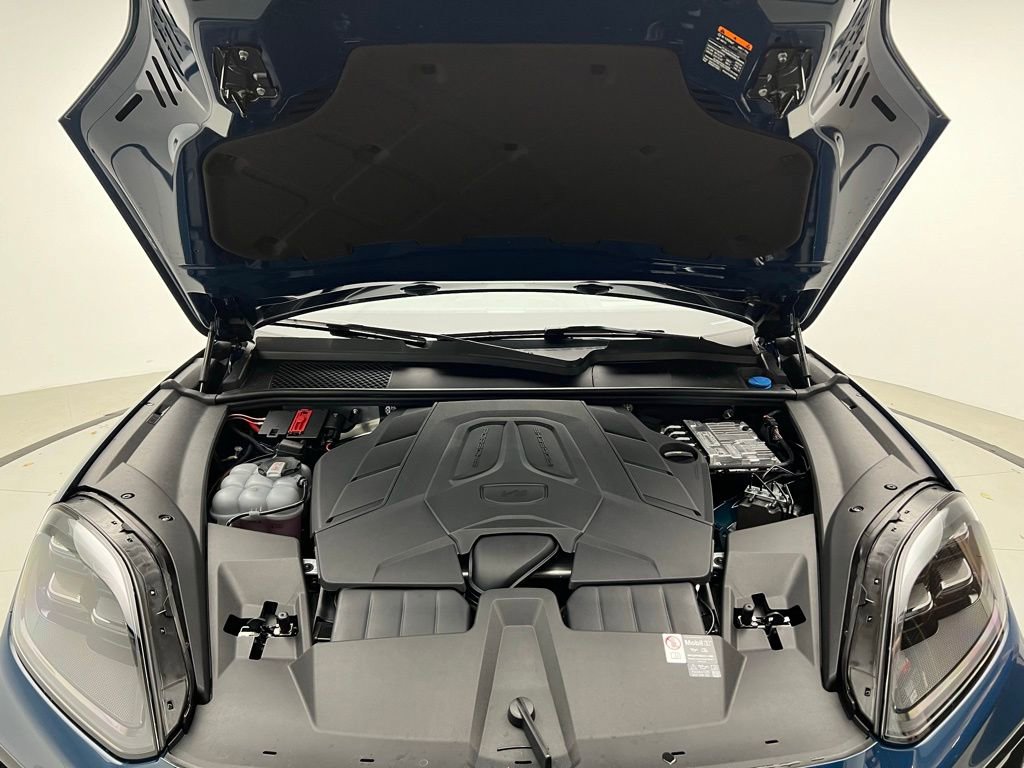 Used 2025 Porsche Cayenne image 26