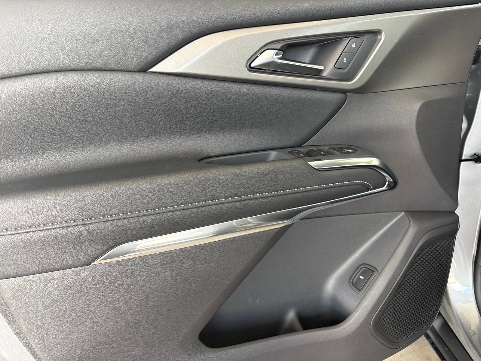 New 2027 Chevrolet Traverse LT w/ Midnight/Sport Edition FWD image 10