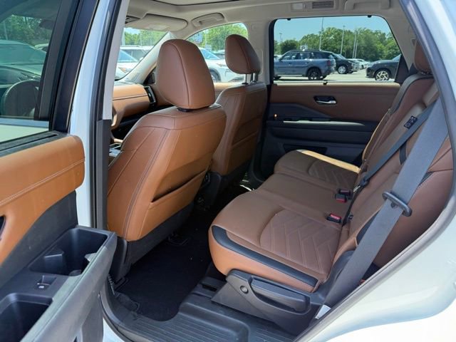 Used 2023 Nissan Pathfinder Platinum w/ Cargo Package AWD/4WD image 23