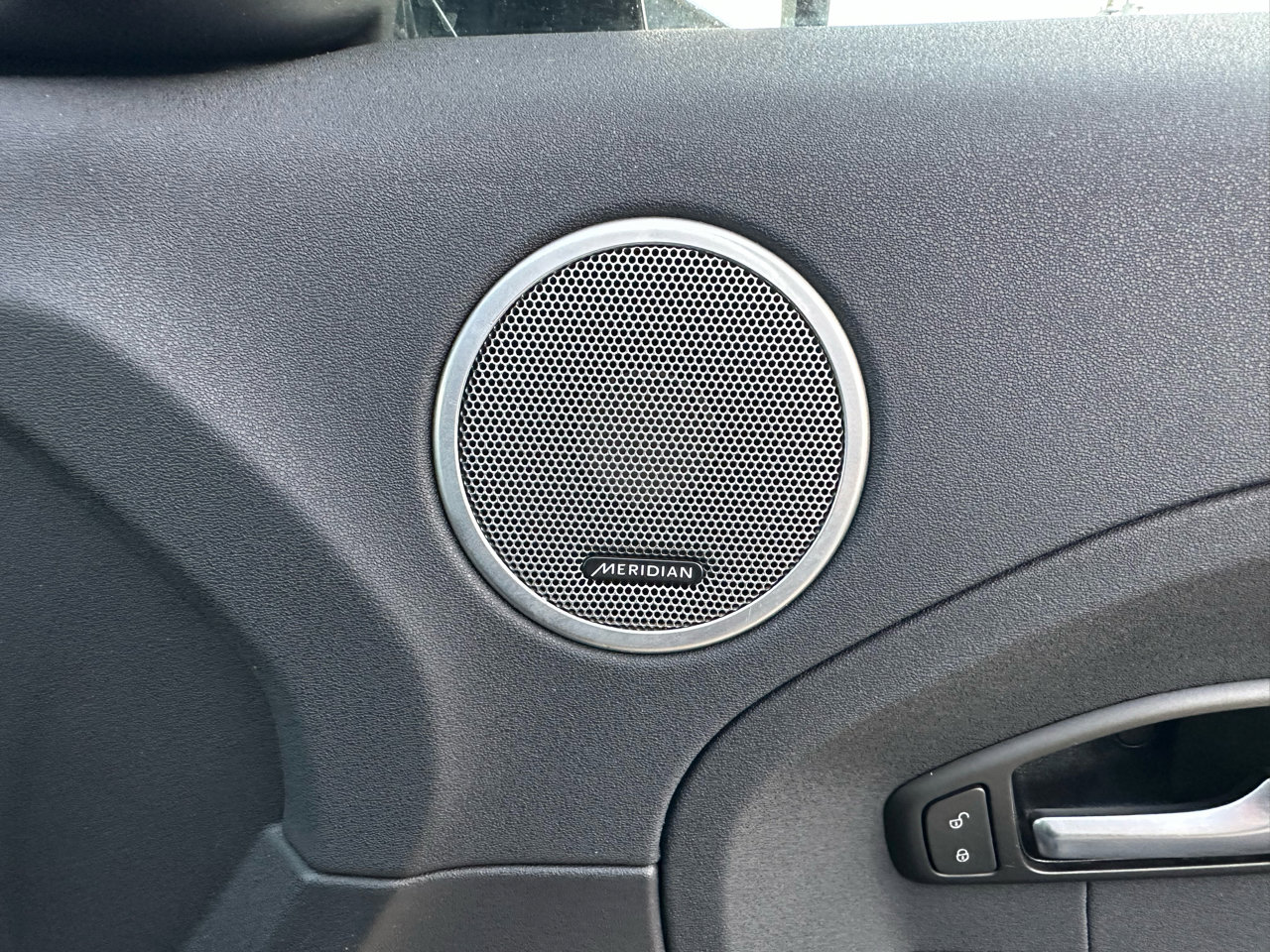 Used 2014 Land Rover Range Rover Evoque Pure image 14