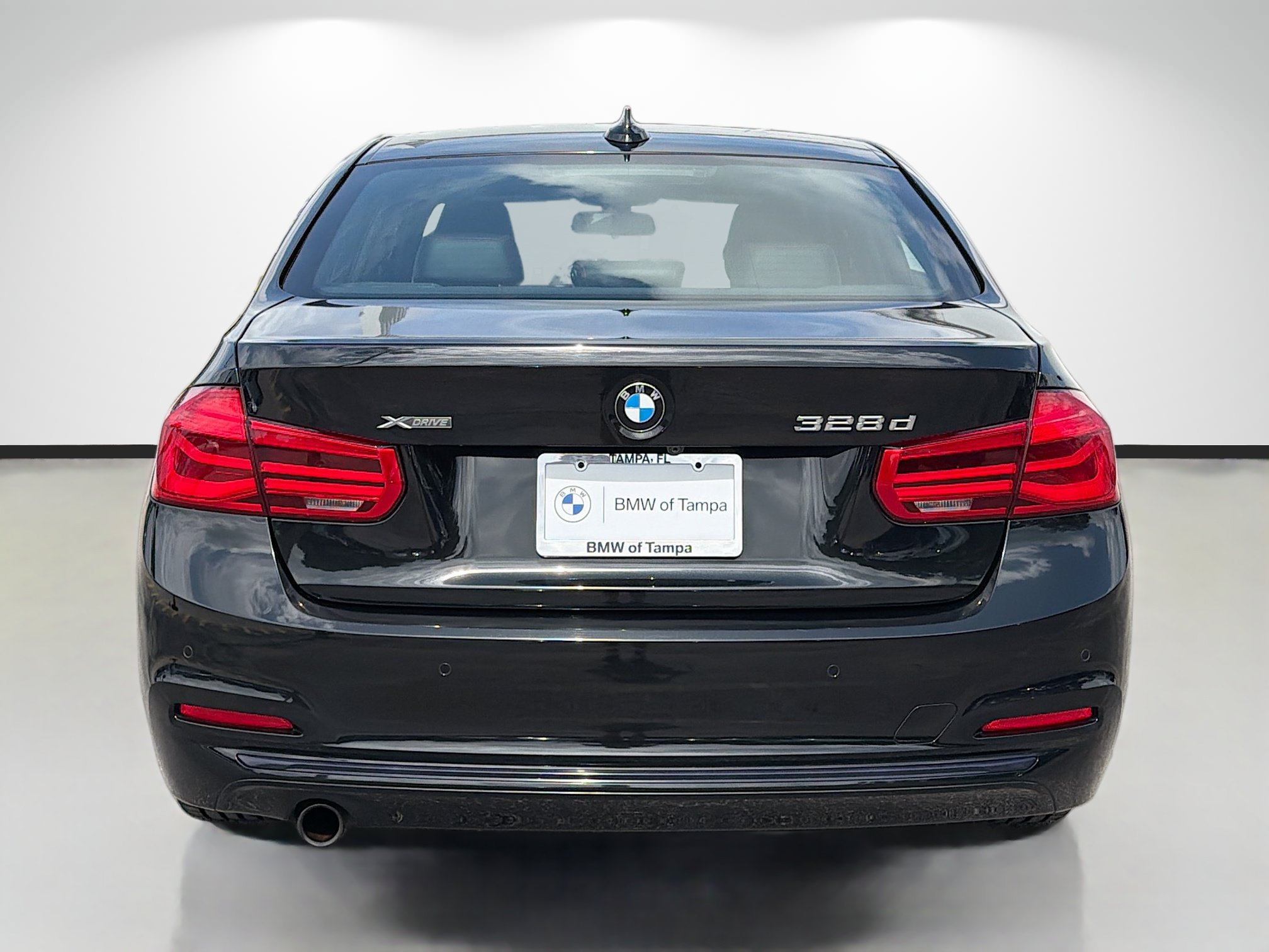 Used 2017 BMW 328d xDrive Sedan AWD/4WD image 4