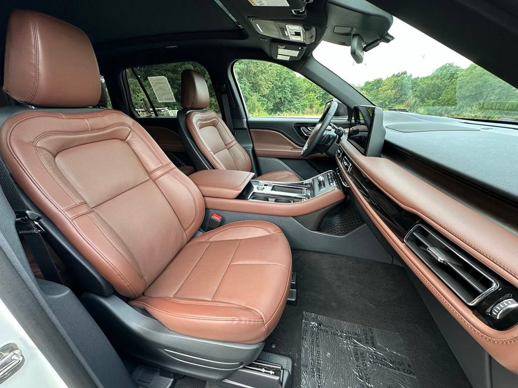 New 2026 Lincoln Aviator Reserve w/ Jet Appearance Package AWD/4WD image 24