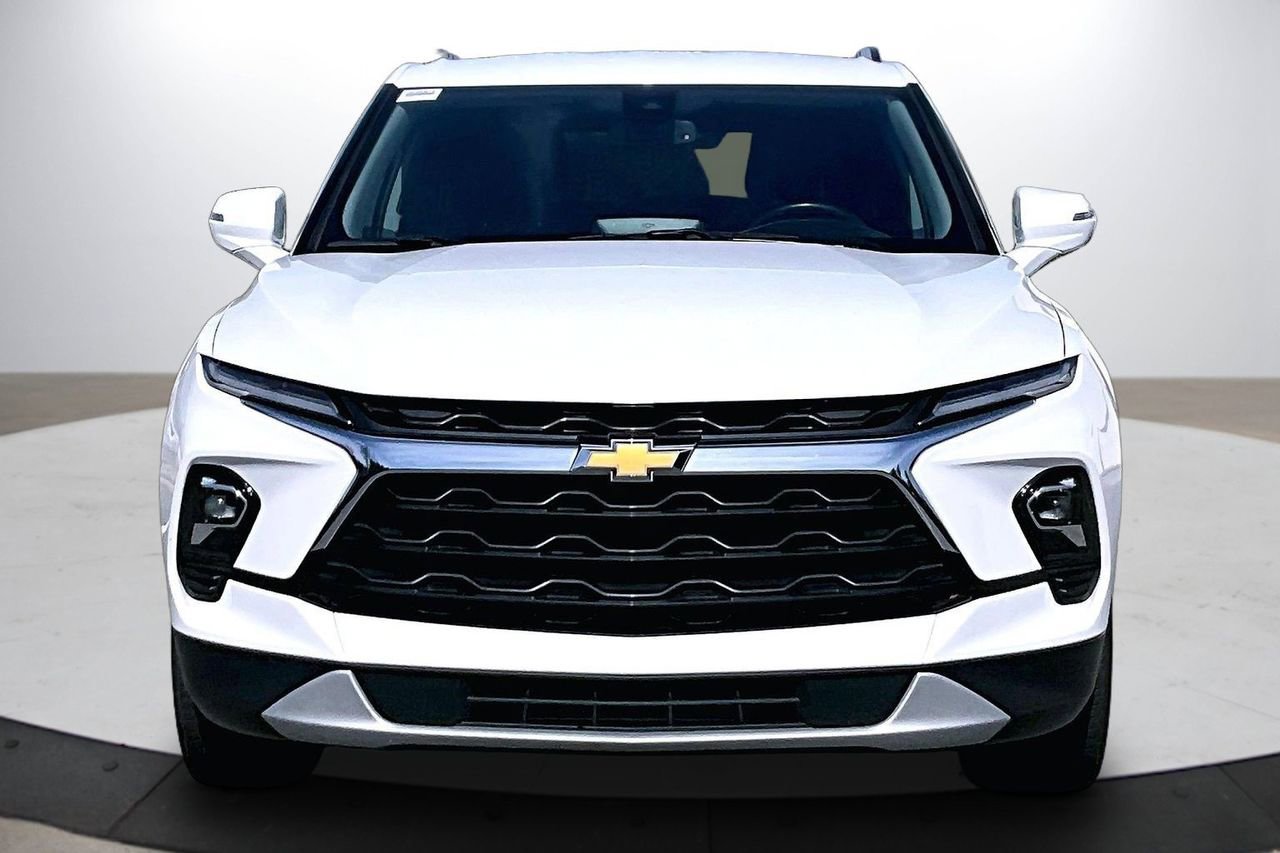 Used 2024 Chevrolet Blazer LT image 3