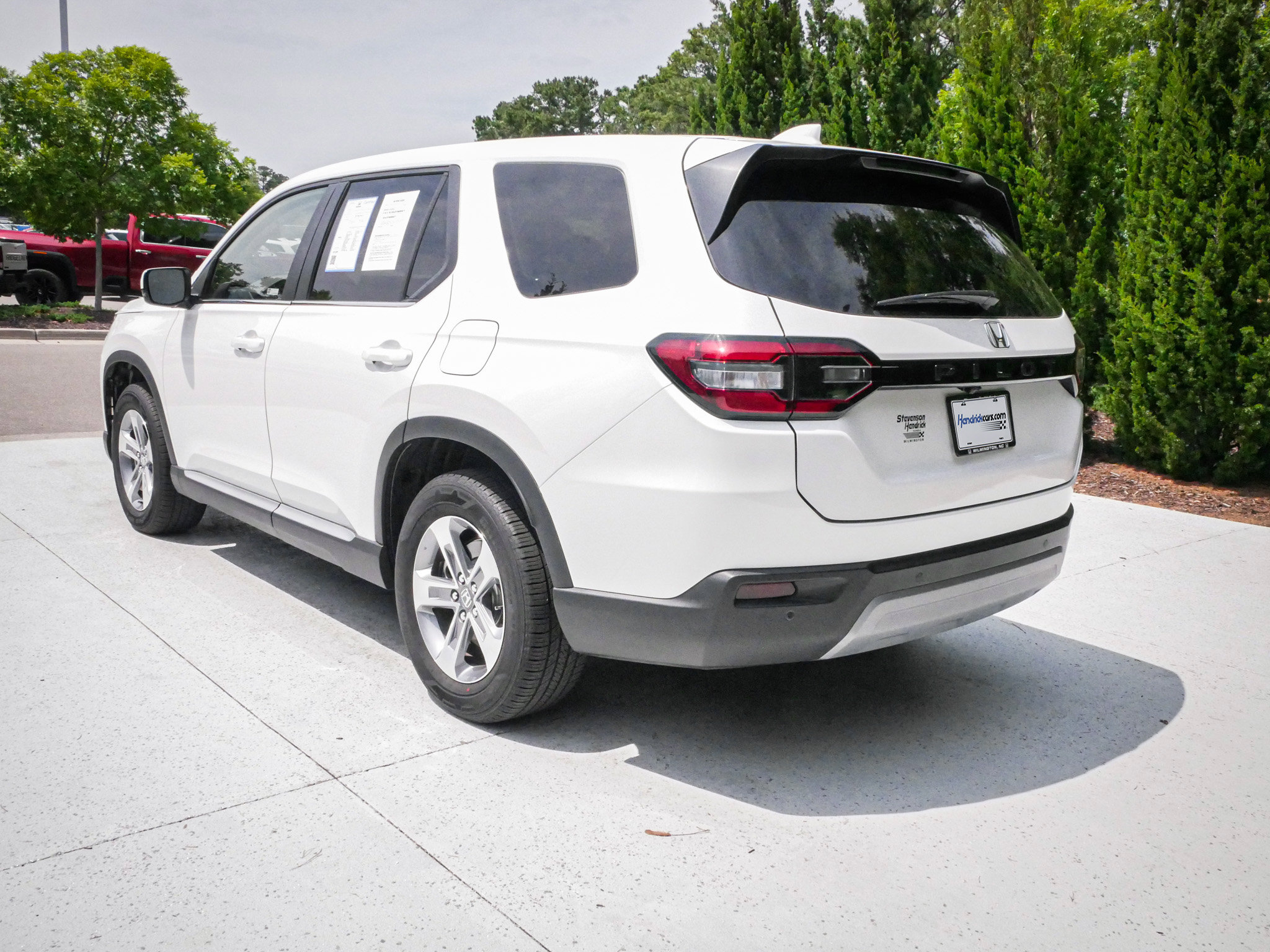 Used 2025 Honda Pilot EX-L image 8