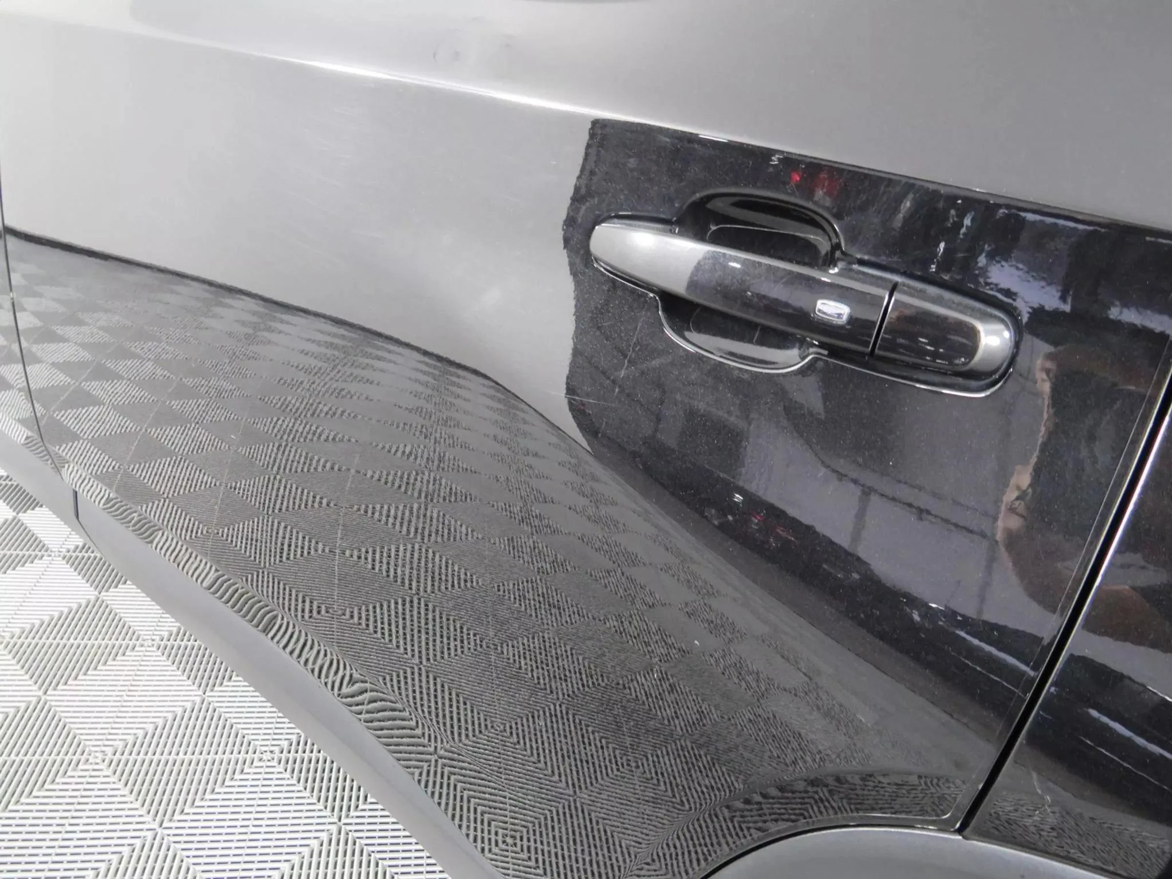 Used 2021 Chevrolet Traverse RS FWD image 32