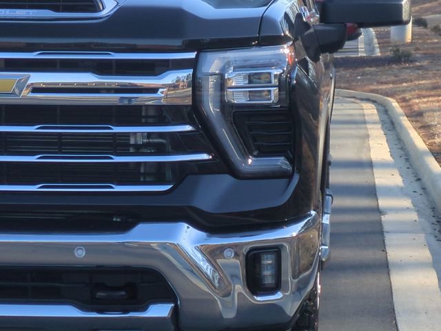 Used 2024 Chevrolet Silverado 2500 LTZ w/ LTZ Plus Package image 17