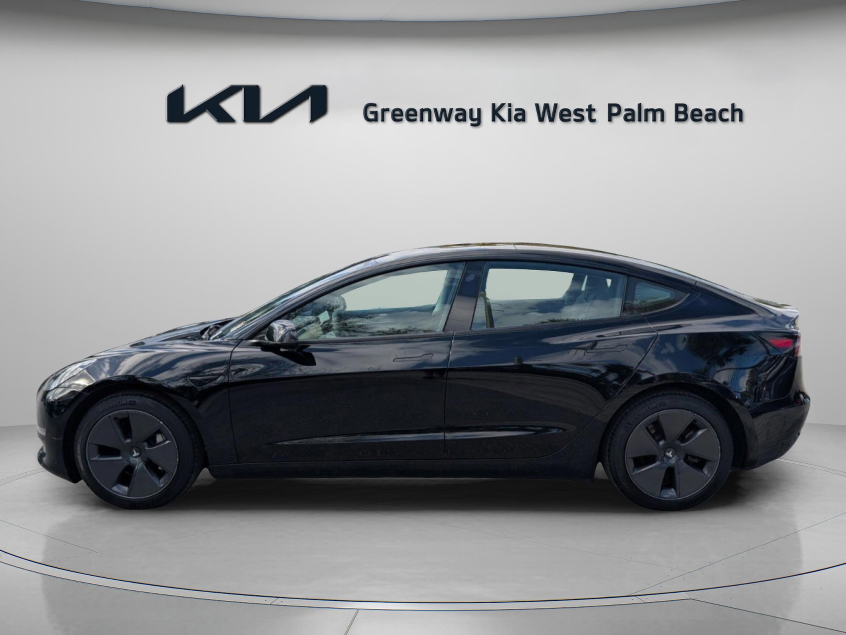 Used 2023 Tesla Model 3 Standard Range image 4
