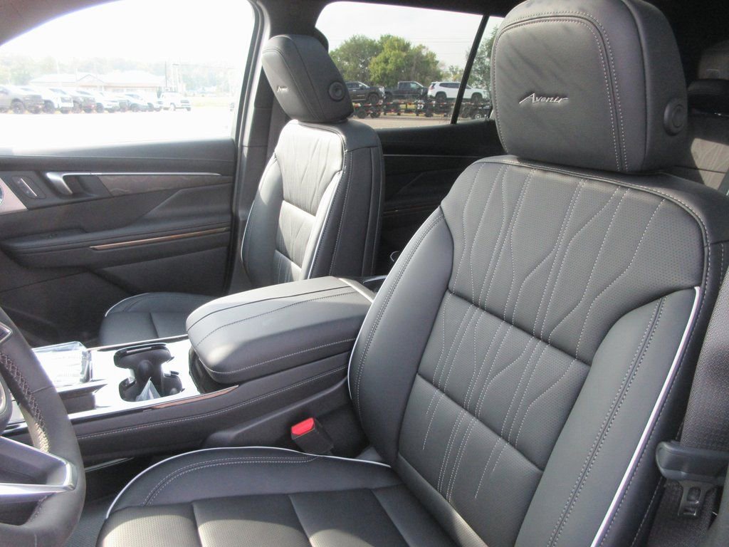 New 2026 Buick Enclave Avenir w/ Super Cruise Package image 13