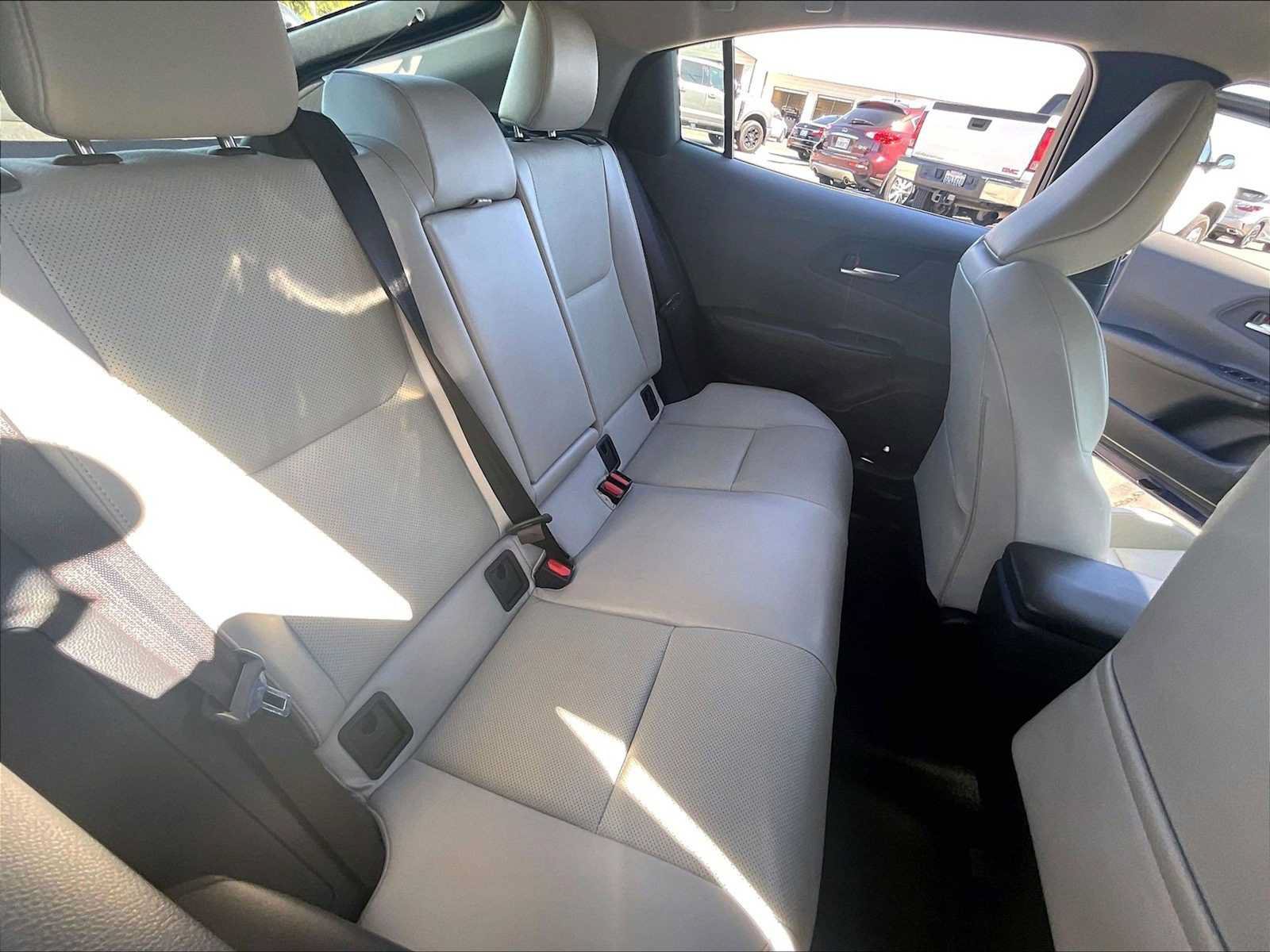Used 2024 Toyota Prius XLE FWD image 28