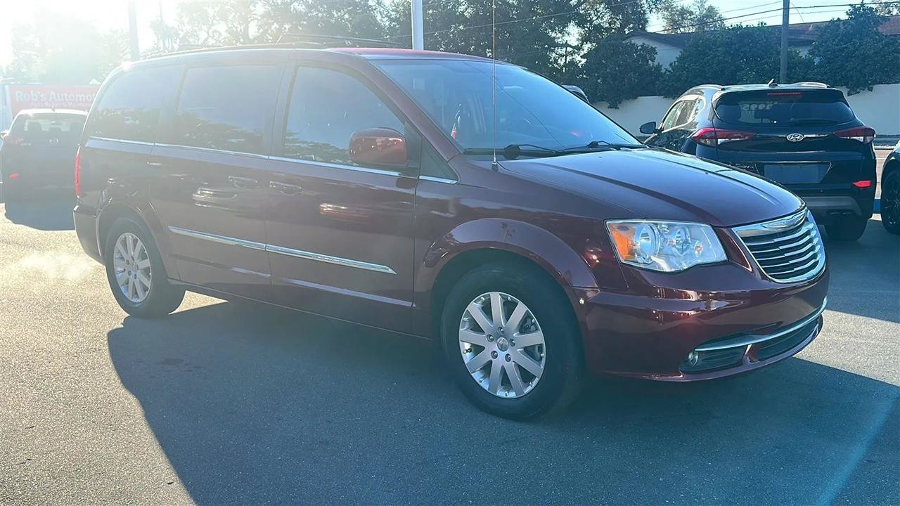 Used 2016 Chrysler Town & Country Touring FWD image 5
