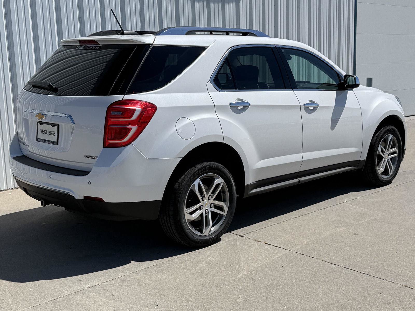 Used 2017 Chevrolet Equinox Premier w/ Enhanced Convenience Package AWD/4WD image 5