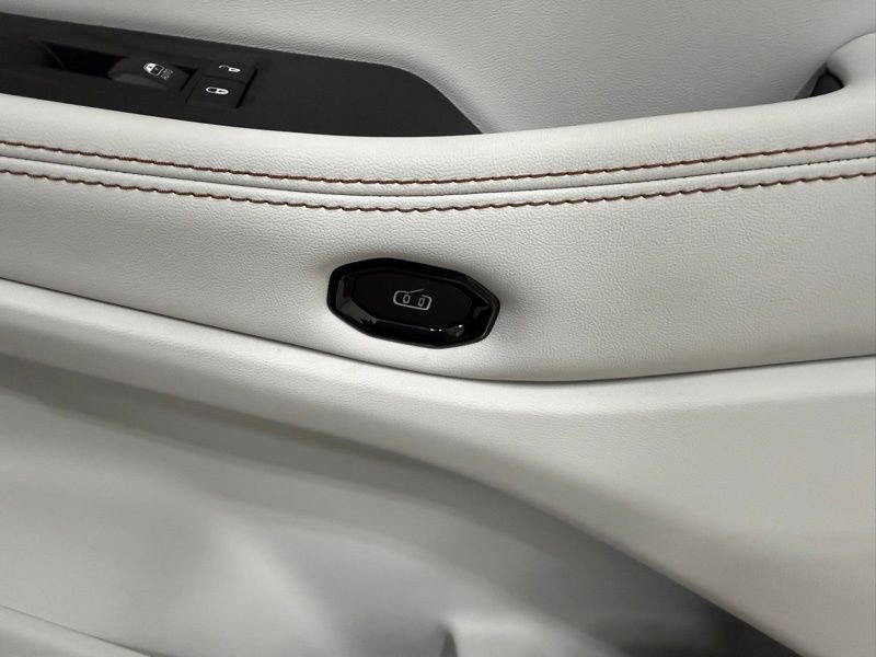 New 2026 Jeep Cherokee Overland image 17