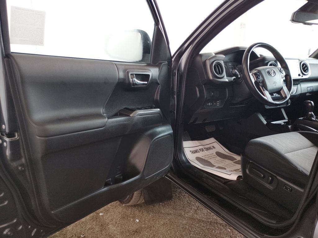 Used 2023 Toyota Tacoma TRD Sport AWD/4WD image 19
