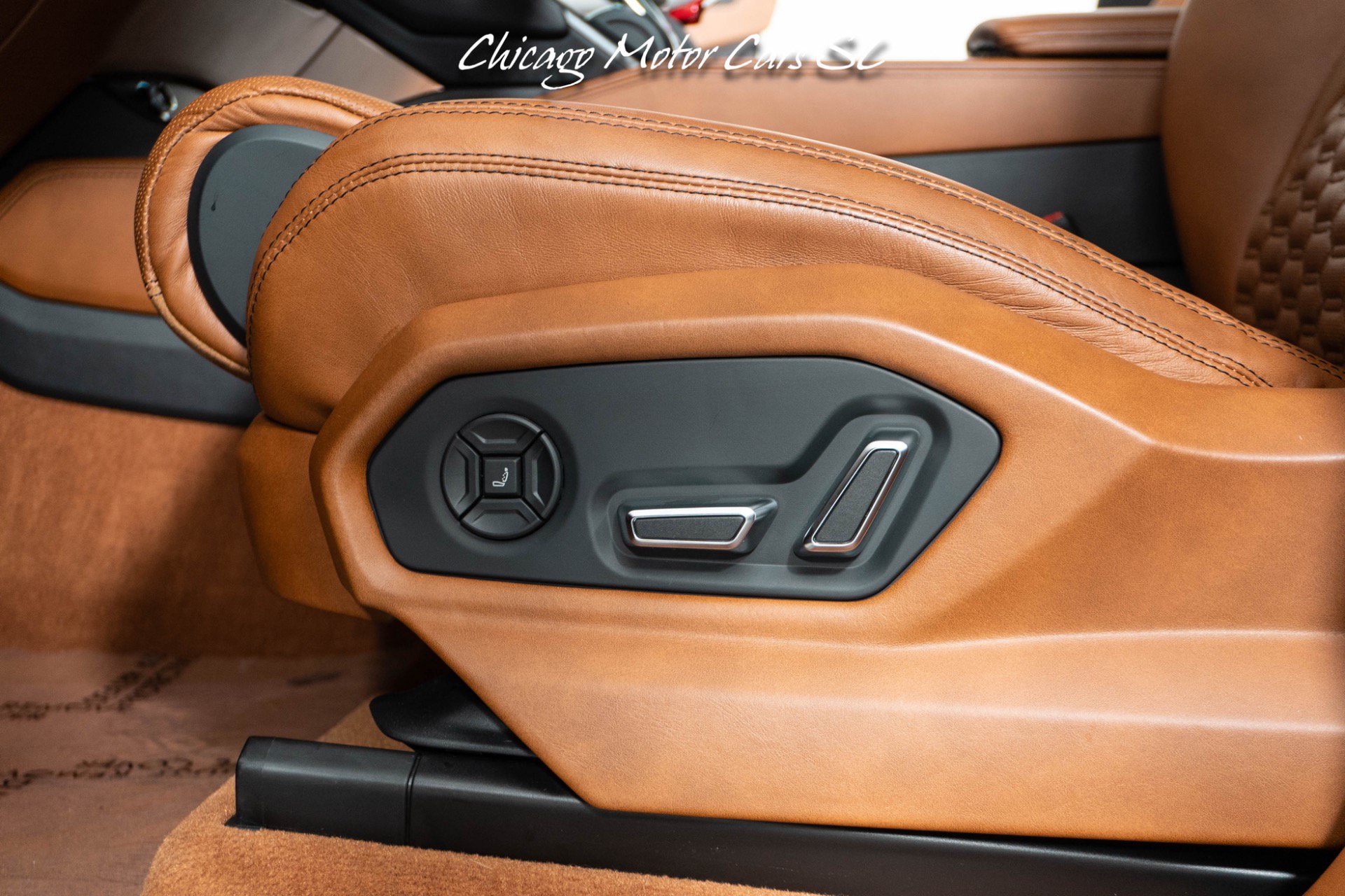 Used 2021 Lamborghini Urus AWD/4WD image 36