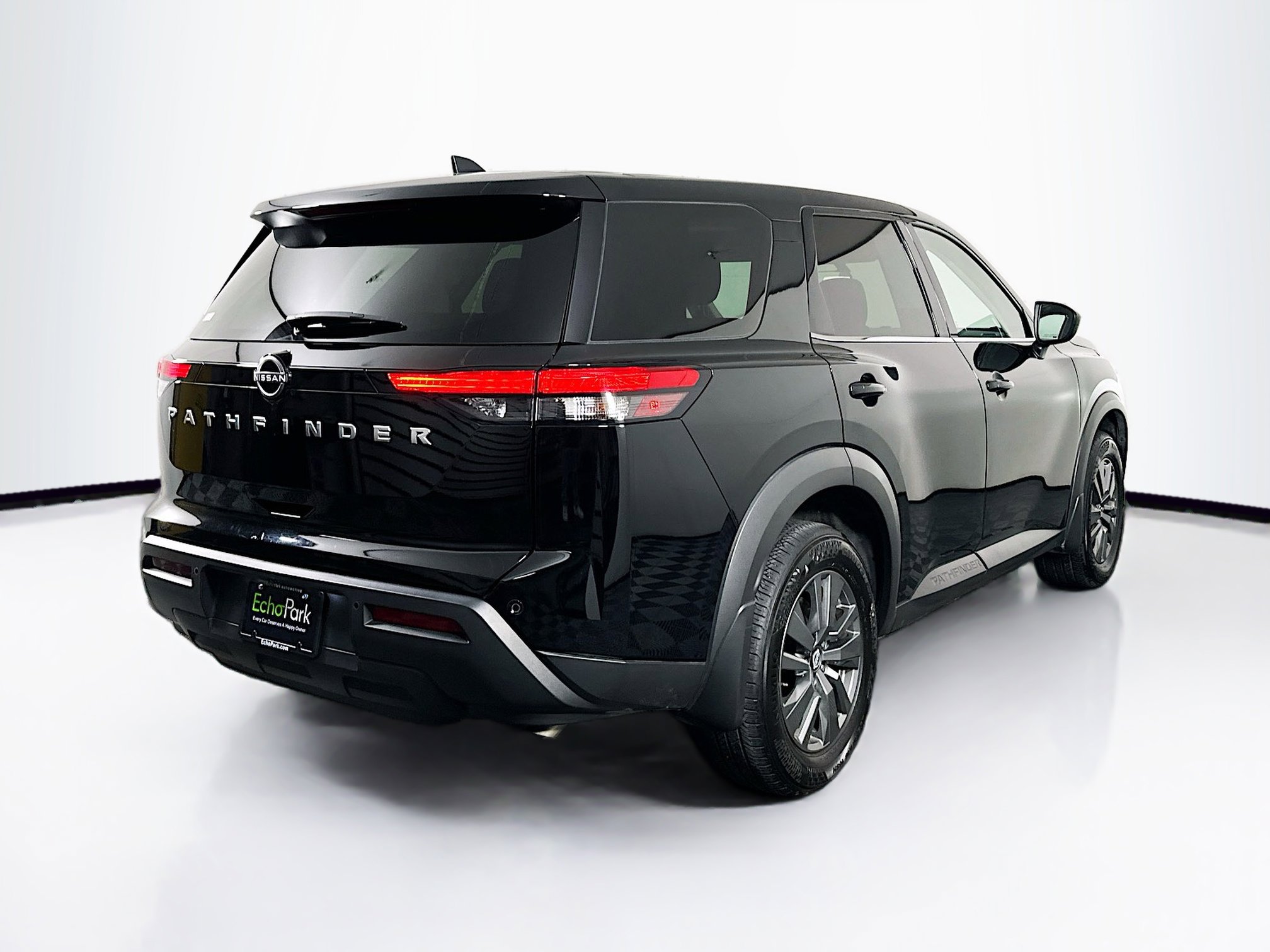 Used 2024 Nissan Pathfinder S image 9