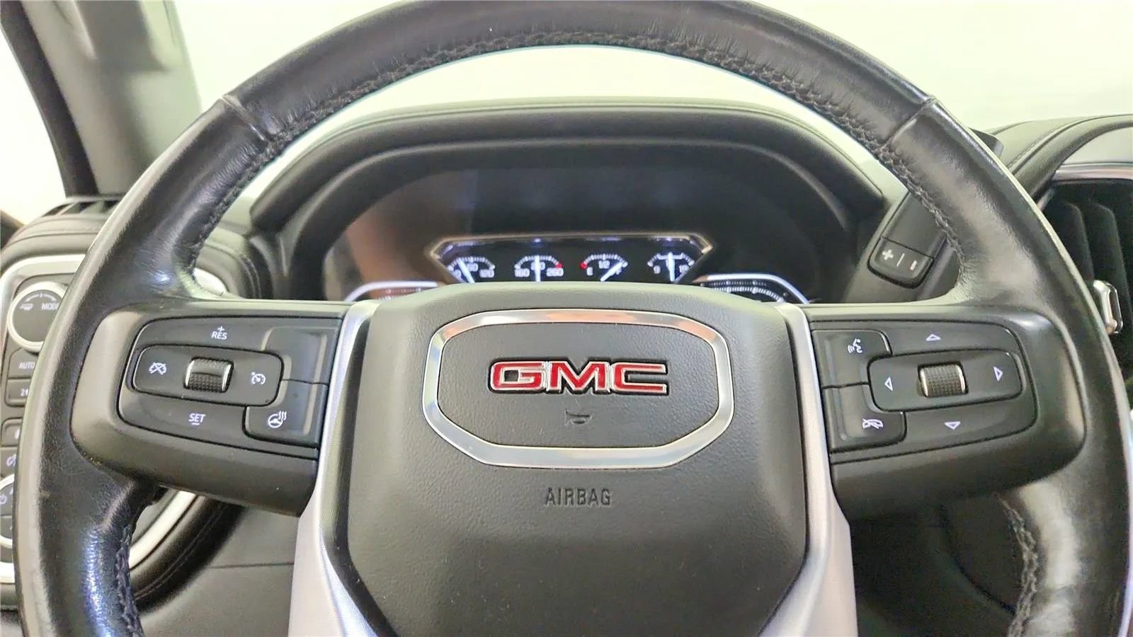 Used 2020 GMC Sierra 1500 SLT w/ SLT Convenience Package AWD/4WD image 26