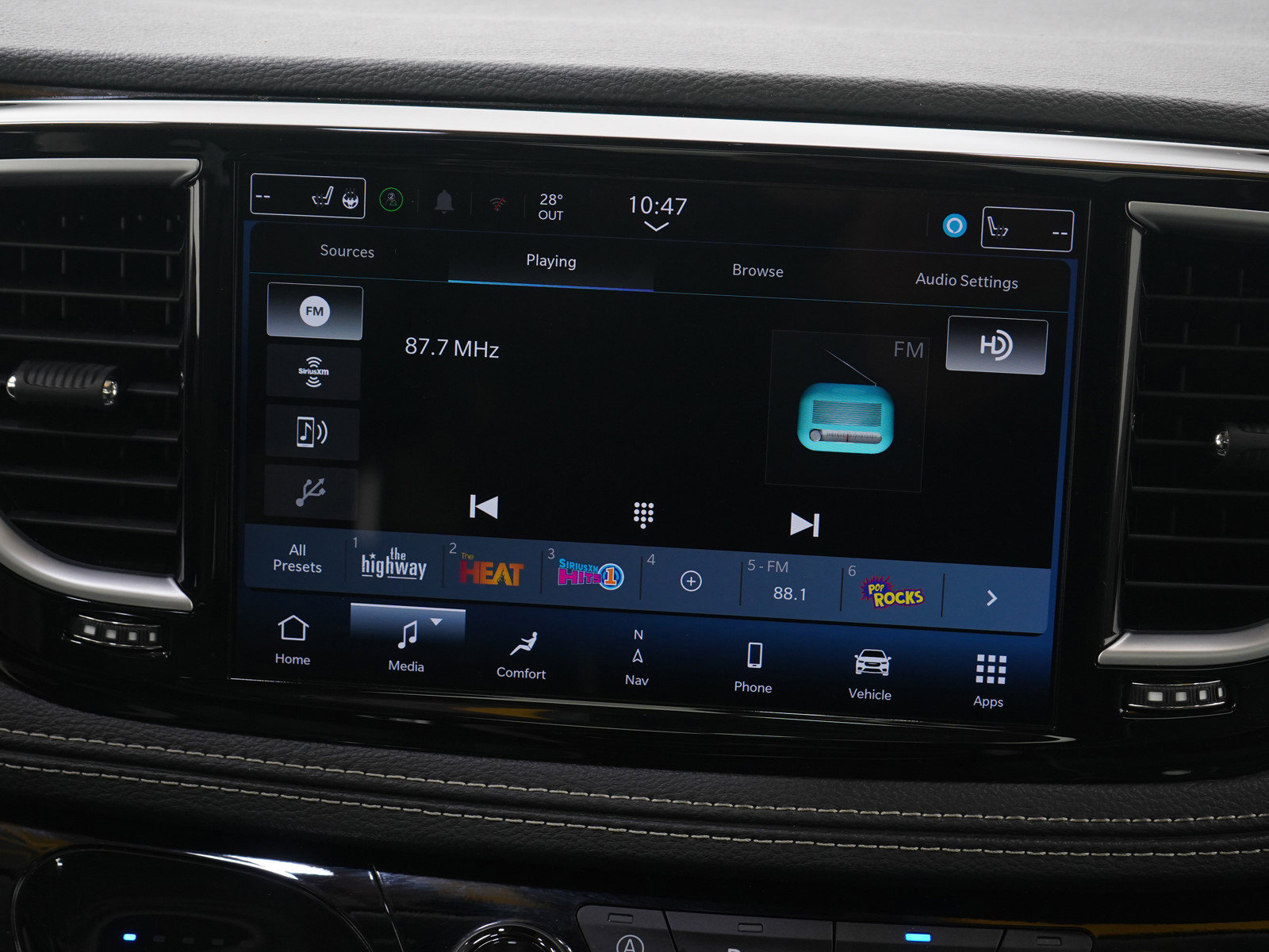 Used 2024 Chrysler Pacifica Limited image 17